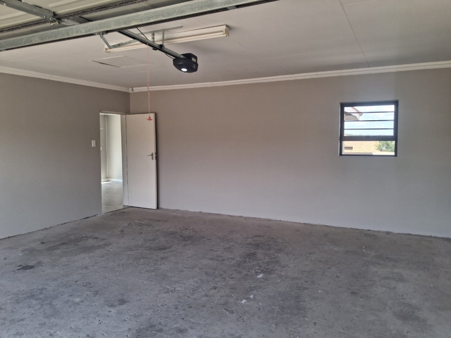To Let 3 Bedroom Property for Rent in Hillside Free State